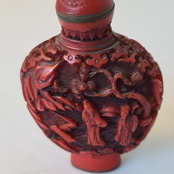 Red Carved Cinnabar Antique Chinese Snuff Bottle